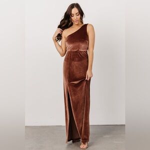 Tatyana Velvet One-Shoulder Maxi Dress in Desert Rose